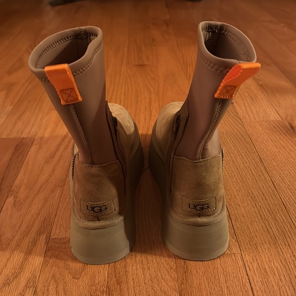 UGG Classic Dipper "Chesnut" Boots - Picture 3 of 6